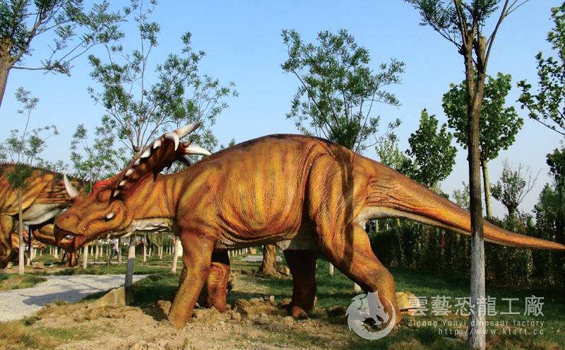 镰刀龙 Therizinosaurus 5m.jpg